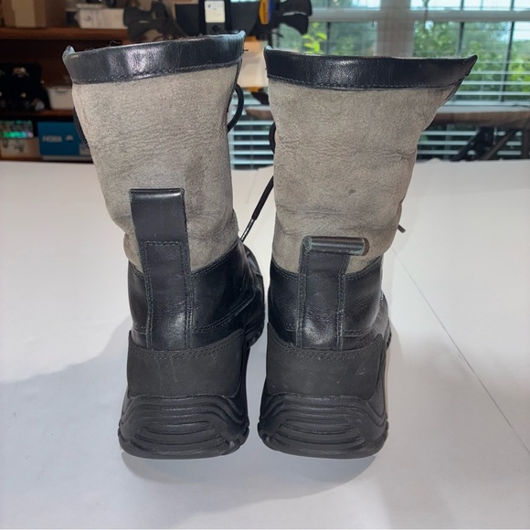 UGG Australia Adirondack II Waterproof Boots Black Gray Women’s Size 8 - Picture 4 of 16